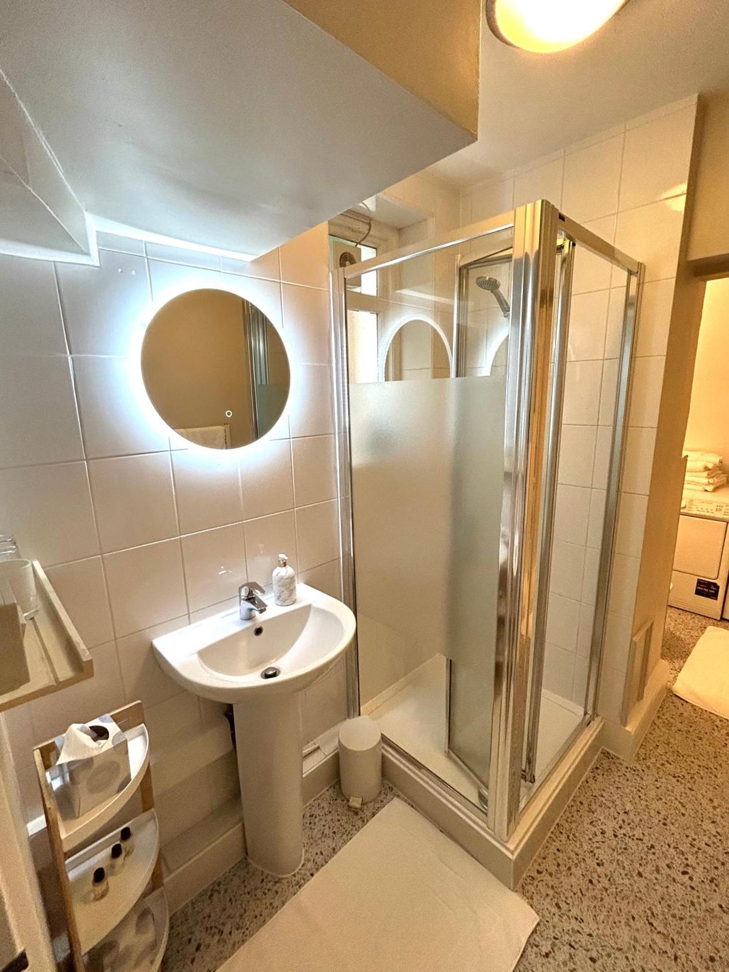 Spacious Comfortable Flat With Free Parking In East Finchley, Muswell Hill & Close To Alexandra Palace Londra Dış mekan fotoğraf